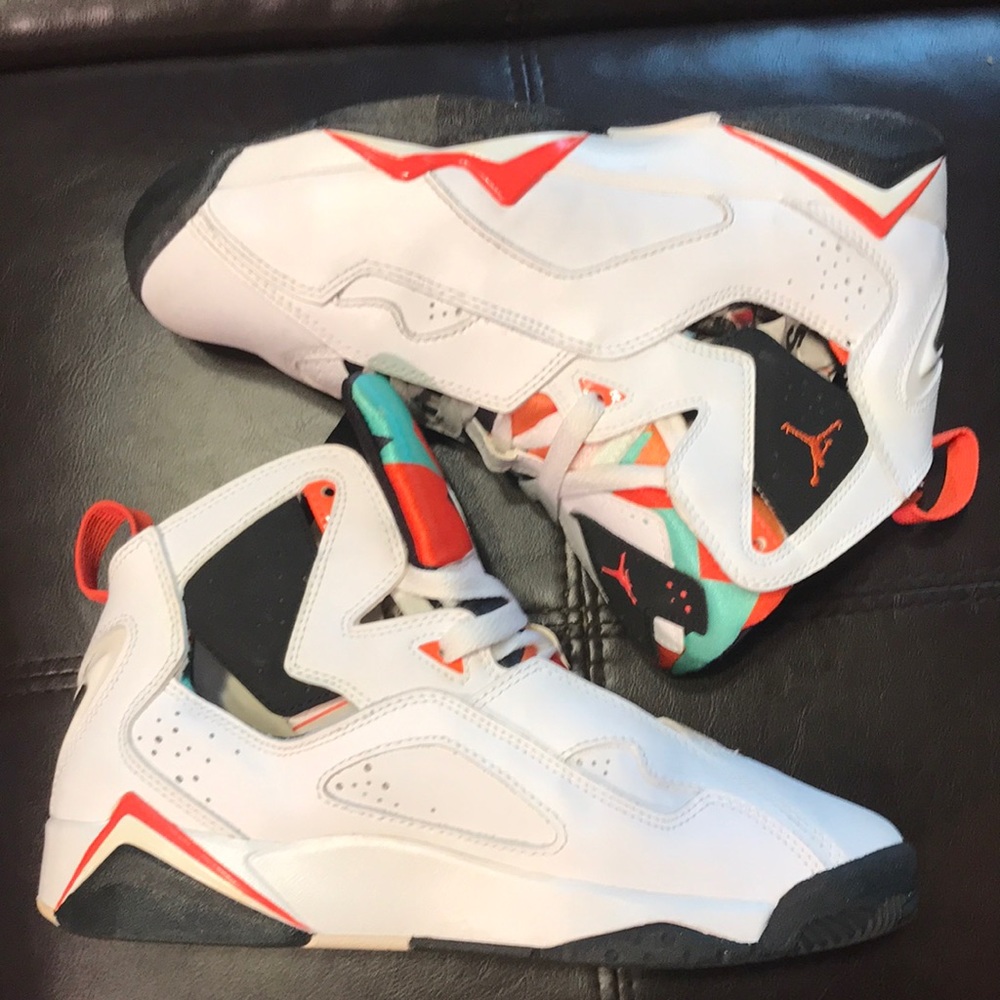 Youth size 5.5 Nike air Jordan’s true flight sneakers